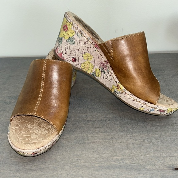 b.o.c.: Brown Leather Wedges: Size 8 - Picture 3 of 6